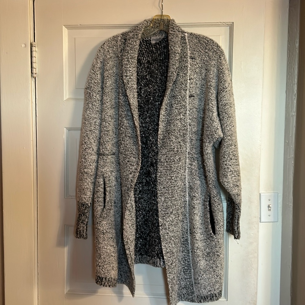 Diversity medium petite oversized cardigan black/gray, very warm with pockets